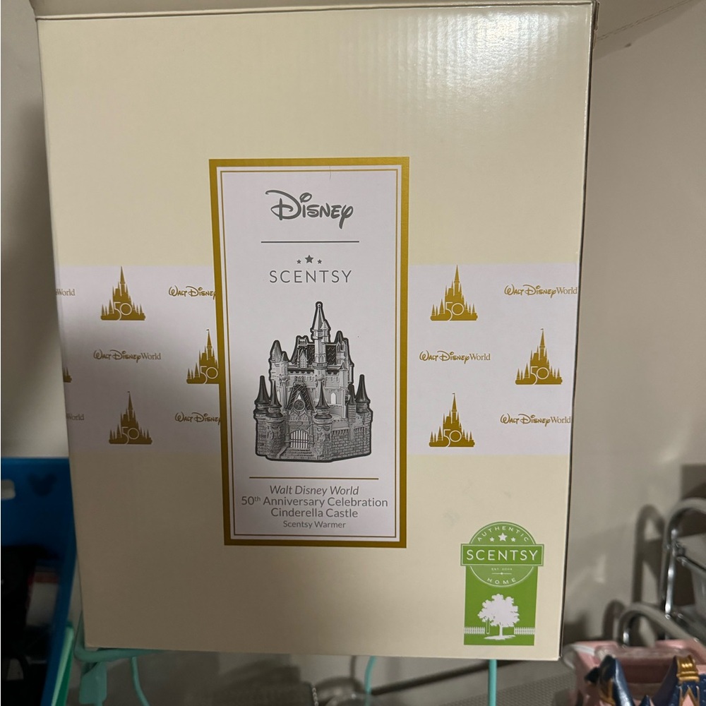 Disney castle scentsy warmer
